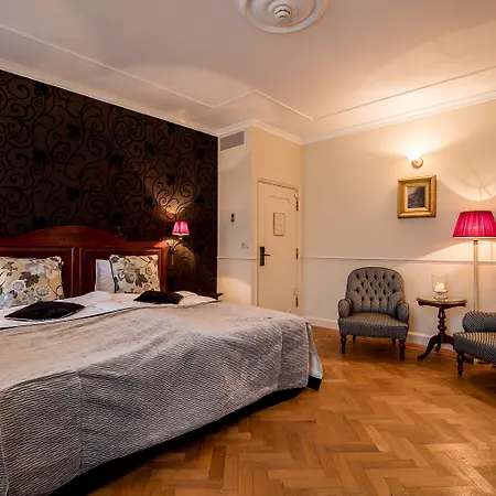 Kasteel De Wittenburg 4* Wassenaar